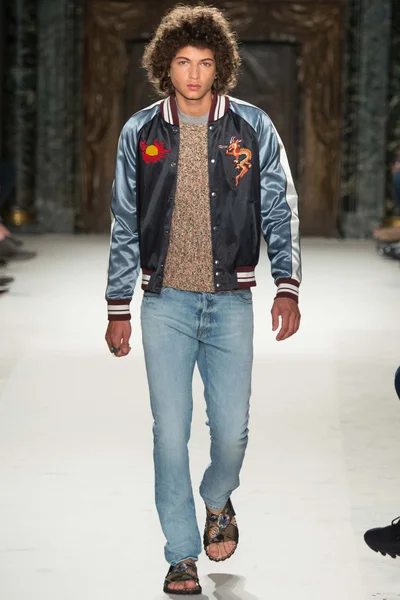 Look 64